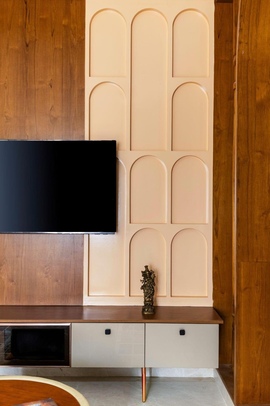 Bedroom media wall with arched panelling